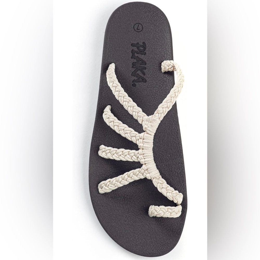 Plaka Women's Black and Cream Sandals